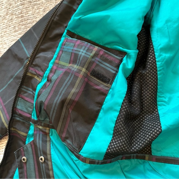 Empyre Shell Snowboarding / Skiing Jacket - Picture 9 of 10